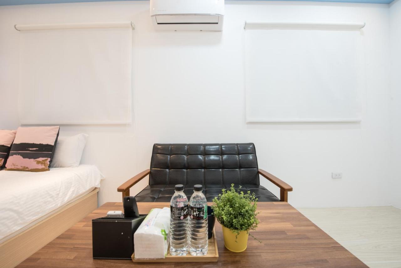 Bird Series B&B&Hostel複合式民宿#本國旅客須先匯款 Tainan Bagian luar foto